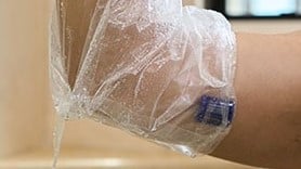 aquaguard-glove-shower-sleeve-50016-in-use-video-thumb