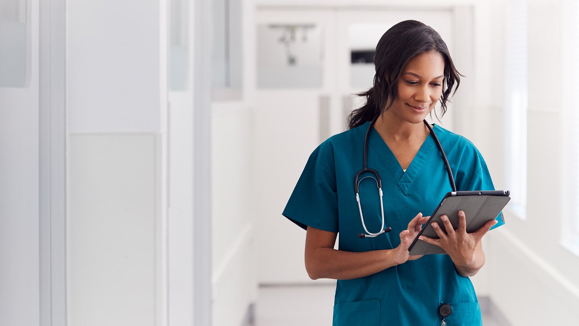 female_in_scrubs_in_white_room_and_clipboard